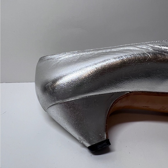 Vintage Metallic Gucci Silver Kitten Heels - Picture 4 of 9